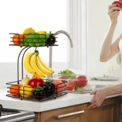 SensaHome - Fruitmand Met Bananenhouder - Vierkant 2-Laags Zwart - Fruitschaal - Etagere - Metaal - Industrial - Modern -Skimask 1200x1200 4777