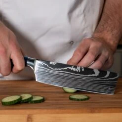 Shinrai Japan - Messenset Met Blok – 6 Delig – Messensetblok – Mes – Koksmes - Japanse Damascus Print Sapphire - Met Luxe Geschenkdoos -Skimask 1200x1200 490