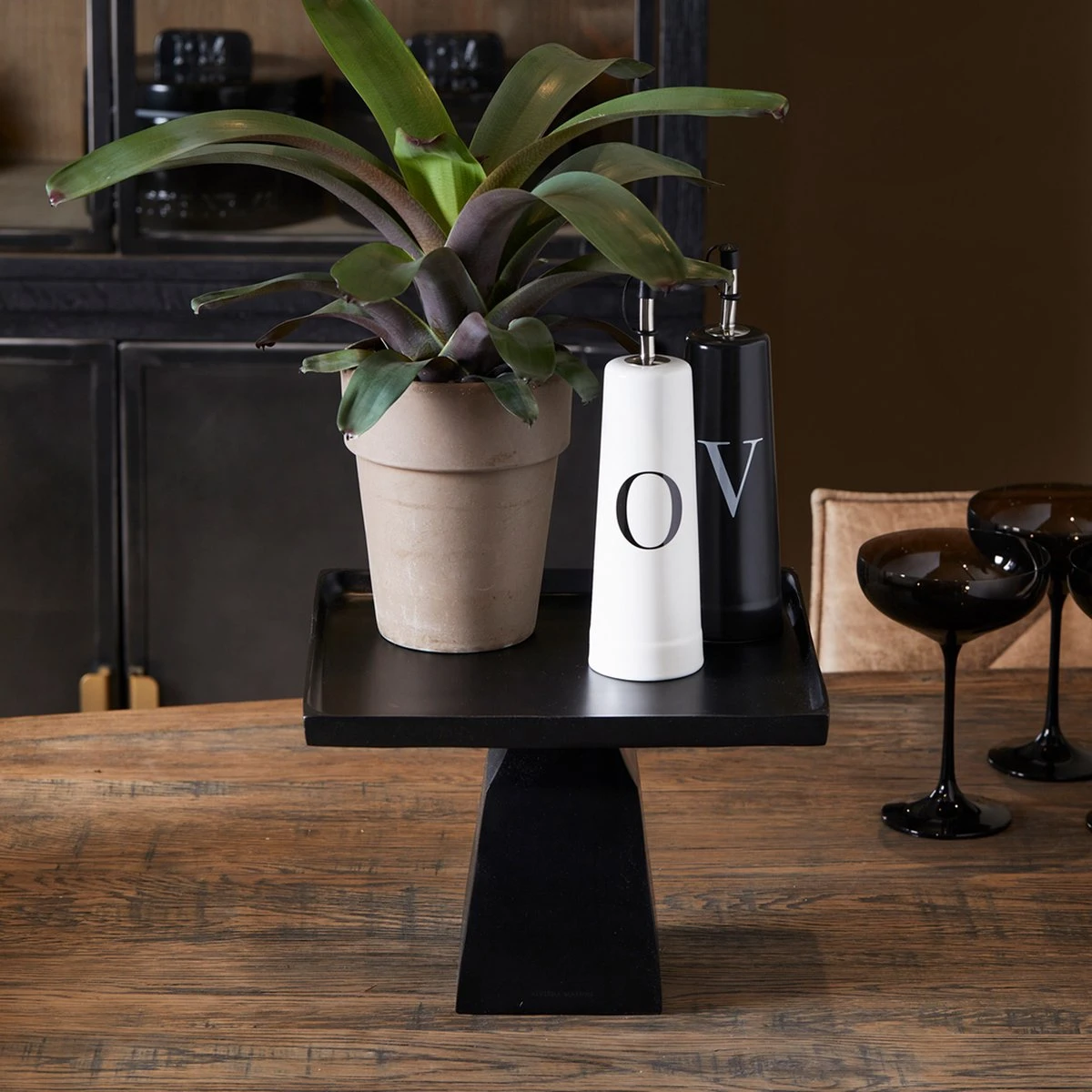 Riviera Maison Oliefles Met Schenktuit - Lancaster Vinegar Bottle - Wit 5 Riviera Maison Oliefles Met Schenktuit - Lancaster Vinegar Bottle - Wit - Afbeelding 3