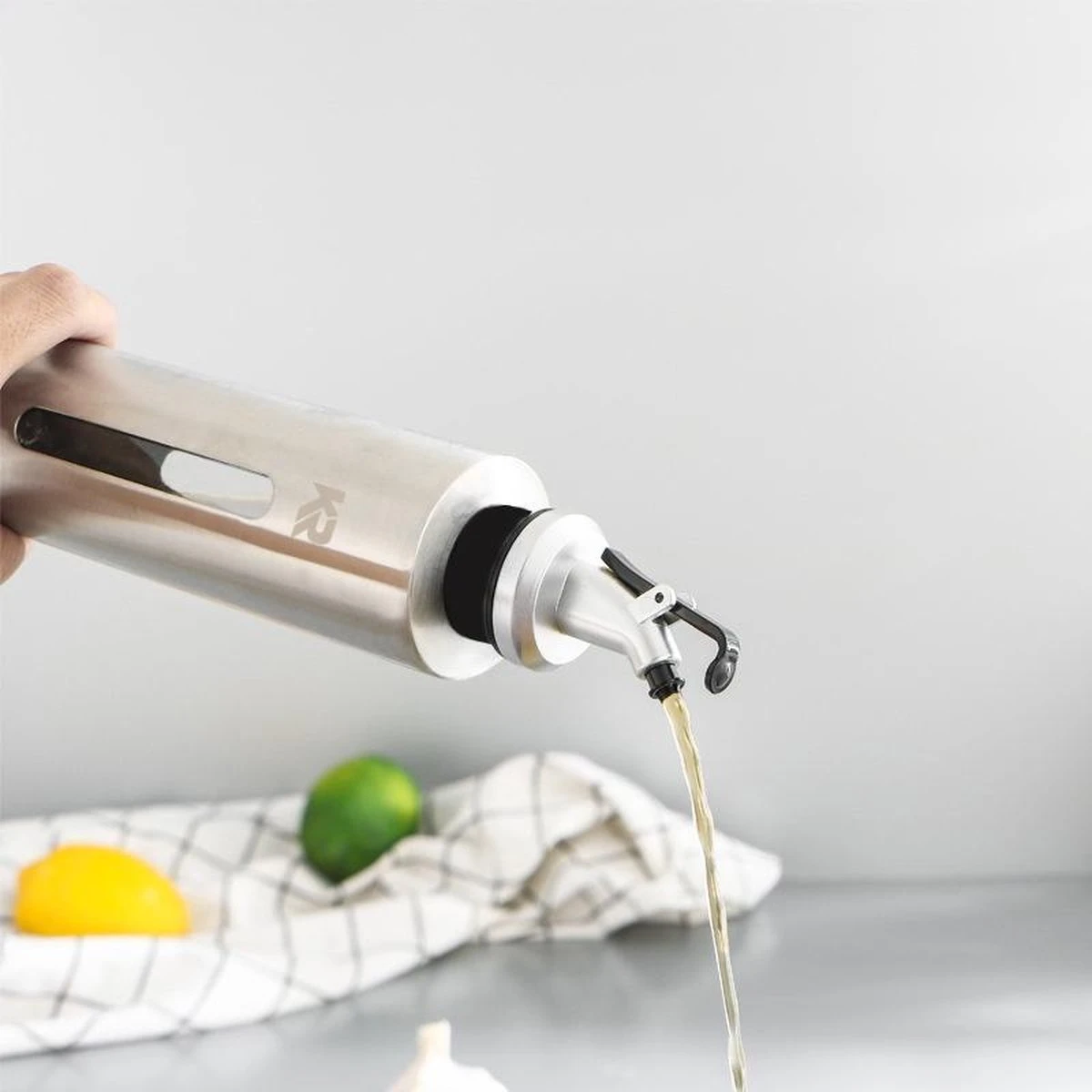 Robuuste Kwaliteit RVS Oliefles Of Azijnfles 250ml Keizer RVS - Olijfolie Fles + Gratis Trechter - Roestvrijstalen Oliefles - Plantaardige Oliefles 3 Robuuste Kwaliteit RVS Oliefles Of Azijnfles 250ml Keizer RVS - Olijfolie Fles + Gratis Trechter - Roestvrijstalen Oliefles - Plantaardige Oliefles