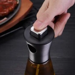 Robuuste Kwaliteit Oliespray RVS Inclusief Trechter - Azijnspray- Verstuiver 200ML- Olijfolie Spray - Avocado Olie Spray - Keuken Spray Olie - Keizer RVS 11 Robuuste Kwaliteit Oliespray RVS Inclusief Trechter - Azijnspray- Verstuiver 200ML- Olijfolie Spray - Avocado Olie Spray - Keuken Spray Olie - Keizer RVS -Skimask 1200x1200 4956