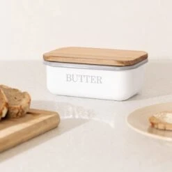 Navaris Botervloot Met Houten Deksel - Van Metaal In Wit - Met Siliconen Afdichtring - 15,5 X 10,5 X 6 Cm - Boterhouder Voor Boter En Ander Voedsel -Skimask 1200x1200 5149