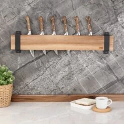 Industrial Living Houten Messenhouder – Messenstrip Voor Aan De Wand – Zonder Messen – Beukenhout – Gebrand – Rustiek – Messen Organizer – Metalen Bevestiging -Skimask 1200x1200 520