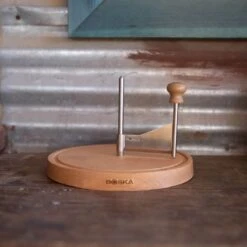 Boska Kaaskruller Amigo - Tete De Moine Kaaskruller - Tete De Moine - Chocoladekruller - 222 X 222 X 143 Mm - Keukengerei - Keuken Accessoires - 10 Jaar Garantie -Skimask 1200x1200 653