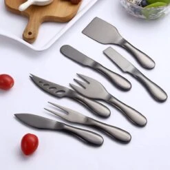 House Of Husk® Zwarte Kaasmessen Set - Kaasmesjes Roestvrijstaal - 7 Delig Inclusief Geschenkverpakking -Skimask 1200x1200 703