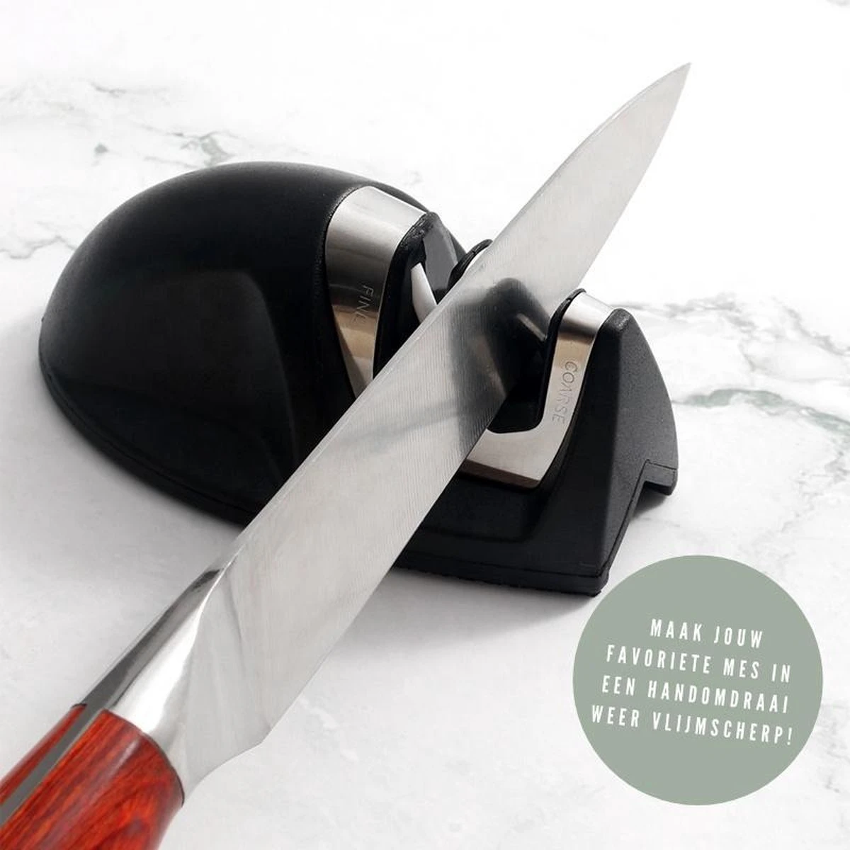 Merkloos Covered Lifestyle - Hoogwaardige Messenslijper - Handige Doortrekslijper - Zwart - 2 Staps - Anti-slip - Slijpen - Keuken Accessoires - Inclusief Unieke Handleiding/E-book