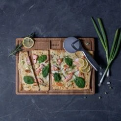 Boska Pizzasnijder Monaco+ - Pizzaroller - RVS - Ergonomische Pizzasnijder - Cadeauverpakking - Giftbox - Cadeautips Voor Mannen - Keukengerei - Keuken Accessoires - Levenslange Garantie 17 Boska Pizzasnijder Monaco+ - Pizzaroller - RVS - Ergonomische Pizzasnijder - Cadeauverpakking - Giftbox - Cadeautips Voor Mannen - Keukengerei - Keuken Accessoires - Levenslange Garantie -Skimask 1200x1200 741