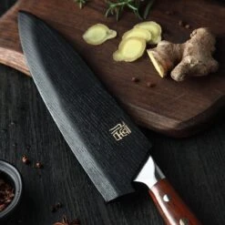 KitchenMonster® Koksmes Damascus Mes 34 Cm - Keukenmes Geschikt Voor Vlees/Vis/Groenten/Brood - 67 Lagen Damascus Staal - Inclusief Houten Mesbeschermer 21 KitchenMonster® Koksmes Damascus Mes 34 Cm - Keukenmes Geschikt Voor Vlees/Vis/Groenten/Brood - 67 Lagen Damascus Staal - Inclusief Houten Mesbeschermer -Skimask 1200x1200 77