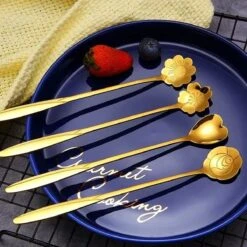 Fako Bijoux® - 4 Lange Lepels Bloem Motief - Latte Macchiato - Longdrink - Cocktail - Dessert - IJs - Koffie - Goud - 4 Stuks - Bewaarzakje -Skimask 1200x1200 930