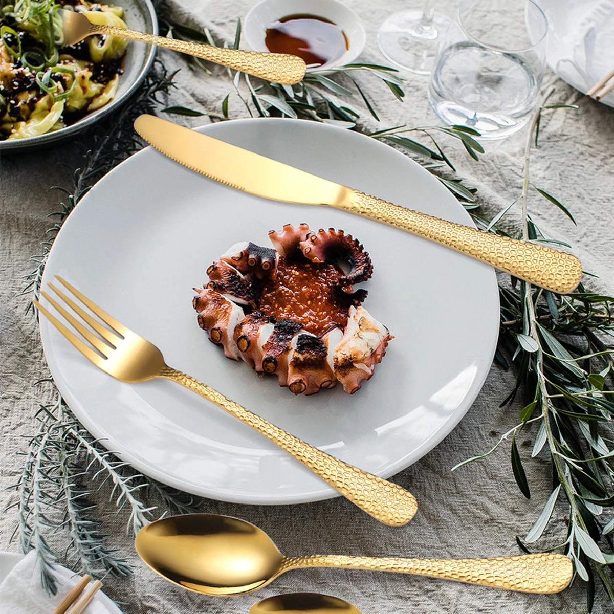 40-delige RVS Snakeskin Bestekset- Geschikt Voor8-personen -trendy Design-goud 4 40-delige RVS Snakeskin Bestekset- Geschikt Voor8-personen -trendy Design-goud - Afbeelding 2