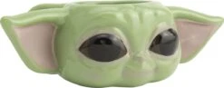Paladone - Disney Star Wars Menalorian Baby Yoda 3D Mok -Skimask 1200x470 2