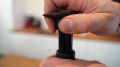 Vacu Vin Vacuüm Wijnpomp - Zwart -Skimask 1200x675 23