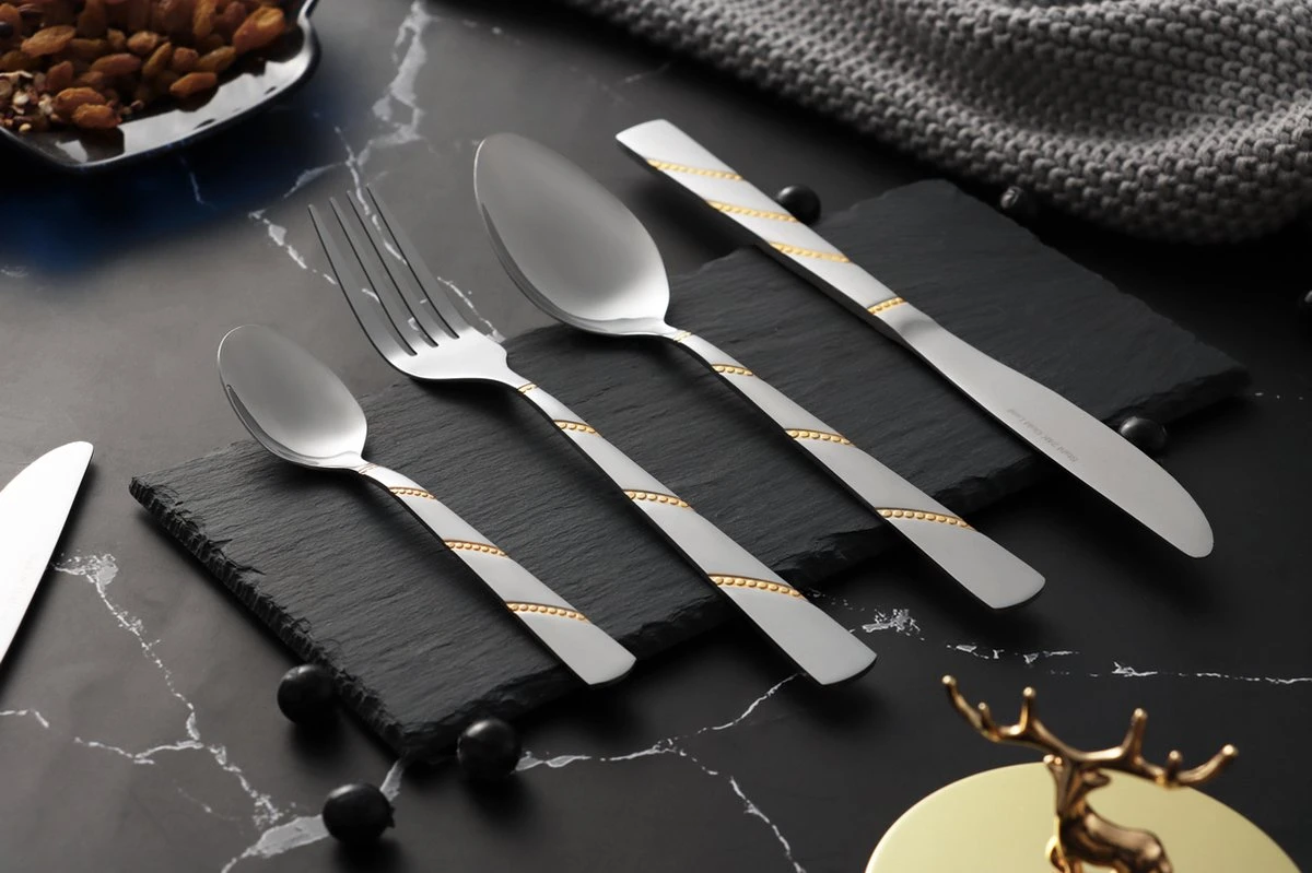 Swiss Pro+ Bestekset In Koffer-72 Delig-12 Persoons-Zwitsers Kwaliteit-Complete Set-100% Roestvrijstaal-Modern Gold 7 Swiss Pro+ Bestekset In Koffer-72 Delig-12 Persoons-Zwitsers Kwaliteit-Complete Set-100% Roestvrijstaal-Modern Gold - Afbeelding 5