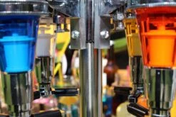 United Entertainment - Bar Butler Carrousel Flessenhouder Voor 4 Flessen, Draaibare Cocktail Drankdispenser Voor Man Cave Thuisbar Keuken, 51xø24.5 Cm -Skimask 1200x800 193