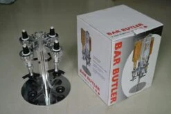 United Entertainment - Bar Butler Carrousel Flessenhouder Voor 4 Flessen, Draaibare Cocktail Drankdispenser Voor Man Cave Thuisbar Keuken, 51xø24.5 Cm -Skimask 1200x800 195