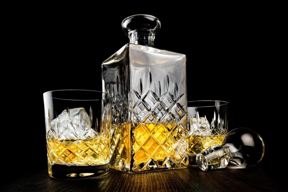 Handgemaakt Royal Whiskey Karaf Set By GDLF® | Hand Geslepen & Mond Geblazen | Hoogste Kwaliteit Kristal | Luxe Whiskey Set | Incl. Whisky Karaf, 2 Whiskey Glazen & Hand Made Certificaat | Kado Man | Luxe Cadeau Voor Man & Vrouw 4 Handgemaakt Royal Whiskey Karaf Set By GDLF® | Hand Geslepen & Mond Geblazen | Hoogste Kwaliteit Kristal | Luxe Whiskey Set | Incl. Whisky Karaf, 2 Whiskey Glazen & Hand Made Certificaat | Kado Man | Luxe Cadeau Voor Man & Vrouw - Afbeelding 2