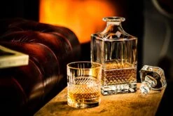 GDLF® Kristal Whiskey Karaf Superior - Whiskey Set - Decanteer Karaf - Made In Europa - Peaky Blinders - Kristallen Karaf Voor Whiskey, Gin, Wodka, Likeur, Wijn & Rum - 800 ML - Kado Man - Cadeau Voor Man & Vrouw 19 GDLF® Kristal Whiskey Karaf Superior - Whiskey Set - Decanteer Karaf - Made In Europa - Peaky Blinders - Kristallen Karaf Voor Whiskey, Gin, Wodka, Likeur, Wijn & Rum - 800 ML - Kado Man - Cadeau Voor Man & Vrouw -Skimask 1200x800 200