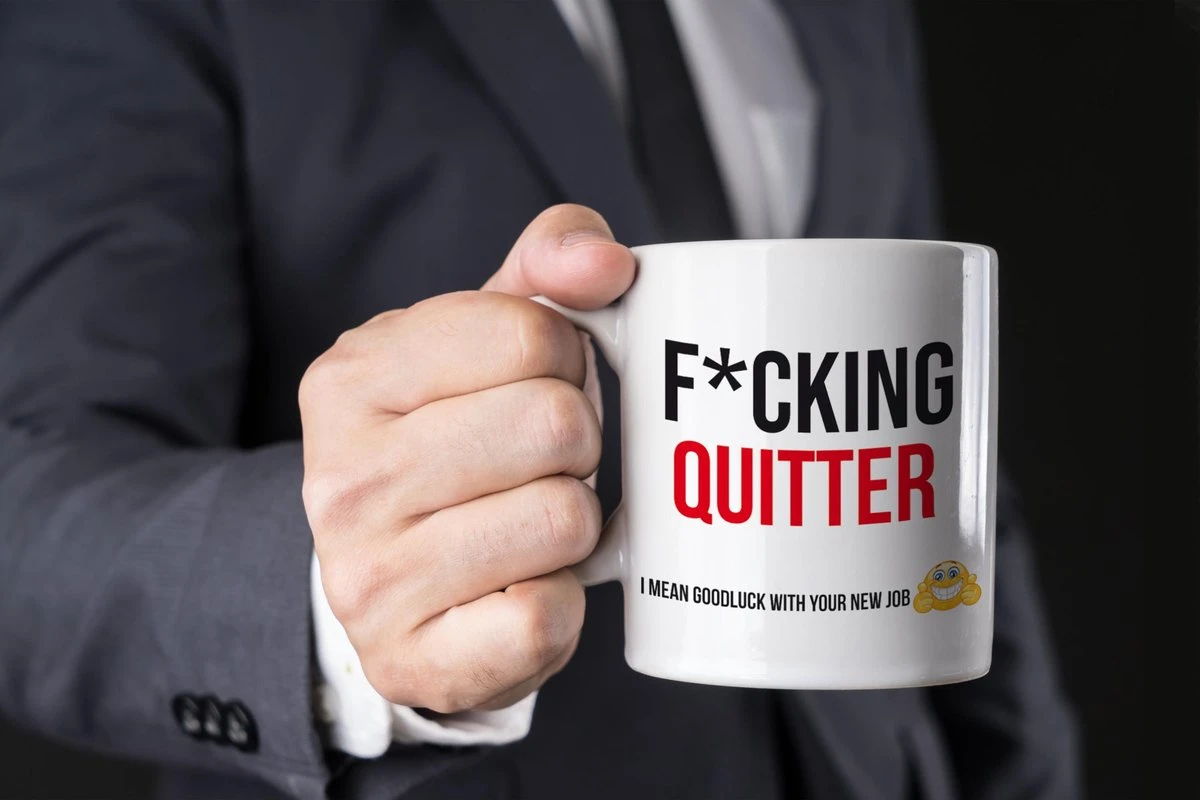 Fcking Quitter Mok Wit En Zwart - Kado Mok / Beker - Nieuwe Baan - Afscheidscadeau Collega / Werknemer 4 Fcking Quitter Mok Wit En Zwart - Kado Mok / Beker - Nieuwe Baan - Afscheidscadeau Collega / Werknemer - Afbeelding 2