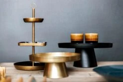 Gusta - Taarthouder - Goud - Metaal - ø24,5x10cm 6 Gusta - Taarthouder - Goud - Metaal - ø24,5x10cm -Skimask 1200x800 492