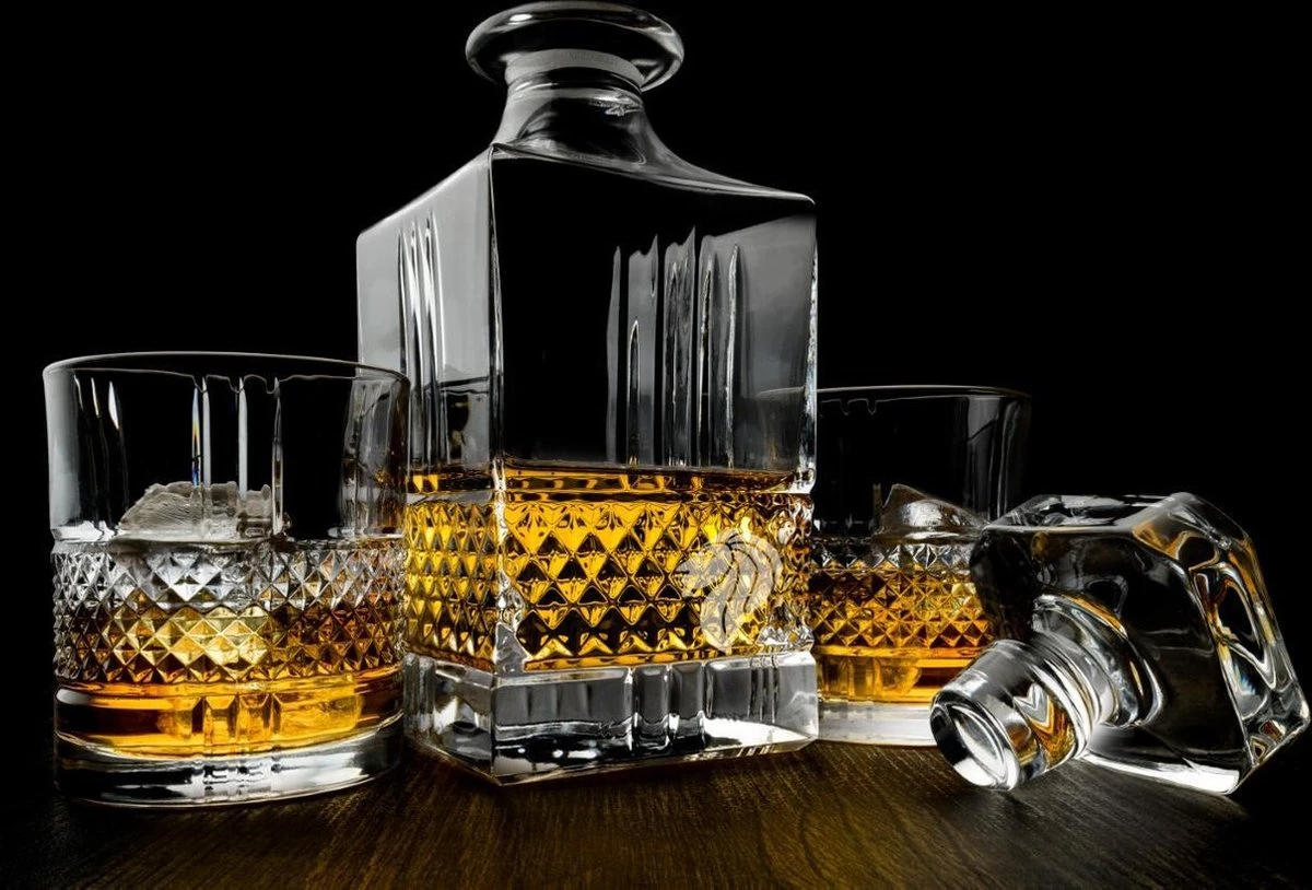 GDLF® Whiskey Set Superior Met Kristal Decanteer Karaf - Incl. 2 Kristallen Whiskey Glazen, Whiskey Karaf En Luxe Geschenkdoos - Hoogwaardig Kristal - Made In Europe - Whisky Karaf & 2 Whisky Glazen - Cadeau Voor Man & Vrouw 12 GDLF® Whiskey Set Superior Met Kristal Decanteer Karaf - Incl. 2 Kristallen Whiskey Glazen, Whiskey Karaf En Luxe Geschenkdoos - Hoogwaardig Kristal - Made In Europe - Whisky Karaf & 2 Whisky Glazen - Cadeau Voor Man & Vrouw - Afbeelding 10