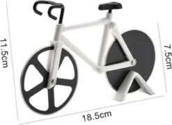 HMerch™ Pizzasnijder Fiets - Rood - Pizzaroller - Racefiets - Pizza Snijder / Mes - Kerstcadeau / Sinterklaascadeau -Skimask 1200x873