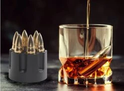 Whiskey Stones Set BULLETS – Kogel Whisky Stenen - Luxe Cadeau Set Man Vrouw - Valentijn - Herbruikbare Ijsblokjes – Goud Qwality -Skimask 1200x881 3