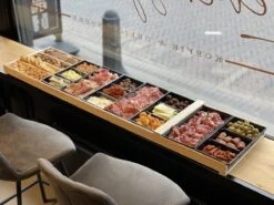 Sjoelbak - Borrelsjoelbak - Hapjesplank - Borrelplank - Mini Sjoelbak 120 Cm Met Zwarte Bakjes - Kleine Sjoelbakken 10 Sjoelbak - Borrelsjoelbak - Hapjesplank - Borrelplank - Mini Sjoelbak 120 Cm Met Zwarte Bakjes - Kleine Sjoelbakken -Skimask 1200x899 19