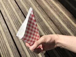 Papieren Frietzak - 30 Stuks - Kleine Patat Maat K14 - Boerenbont - Rode Ruitjes - Puntzak - Patatzak - Traktaties -Skimask 1200x899 41