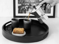 Jay Hill Dienblad Acacia Zwart ø 35 Cm -Skimask 1200x899 56