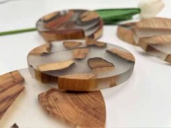 Four Love Onderzetters Voor Glazen - Rond - 6 Stuks - Luxe Design Onderzetters Met Houder - Housewarming Cadeau - Tafelbeschermer - Onderzetters Design - Hout En Hars 9 Four Love Onderzetters Voor Glazen - Rond - 6 Stuks - Luxe Design Onderzetters Met Houder - Housewarming Cadeau - Tafelbeschermer - Onderzetters Design - Hout En Hars -Skimask 1200x900 281