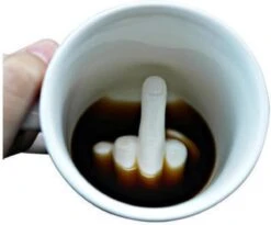 Merkloos Middelvinger Koffiemok - Grappig - Creatief - Perfect Cadeau - Humor - Thee - Melk - Keramiek 10 Merkloos Middelvinger Koffiemok - Grappig - Creatief - Perfect Cadeau - Humor - Thee - Melk - Keramiek -Skimask 1200x997 4