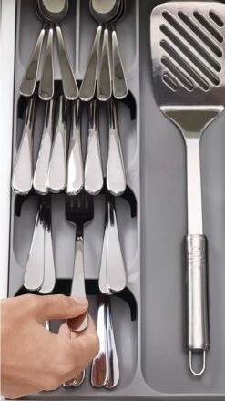 Joseph Joseph Bestekbak 8-vakken - Grijs - Sorteervakken -Skimask 674x1200 1