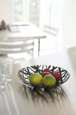 YAMAZAKI 02498, Fruitschaal Tower - Ø 26 Cm - Zwart -Skimask 794x1200 9