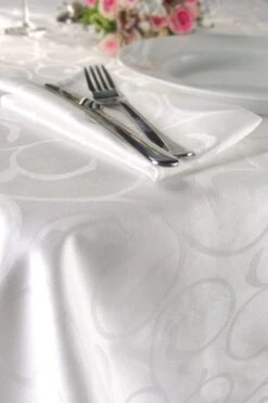 KOOK Damast Tafelkleed - 160x240 Cm - Wit -Skimask 797x1200 6