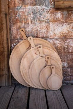 Boska Serveerplank Rond Amigo L - Borrelplank Met Handgreep - Rustiek Beukenhout - Bruin - Ø 33 Cm -Skimask 800x1200 188