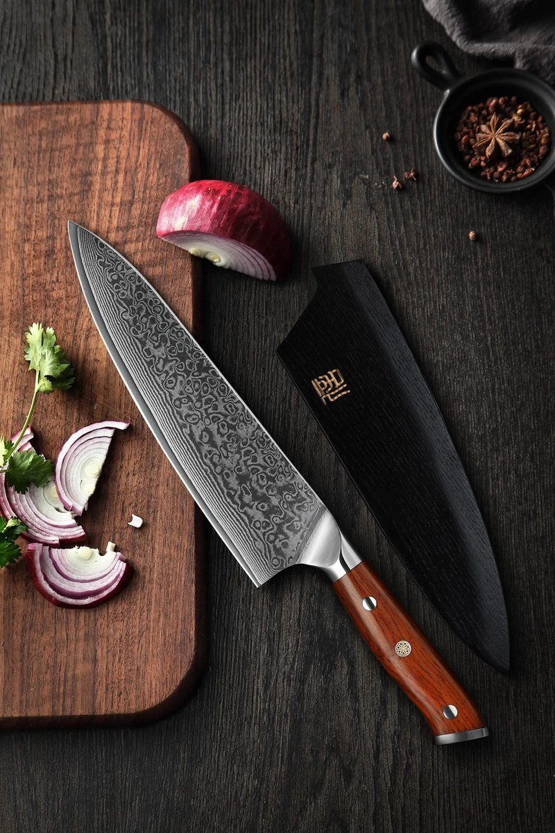 KitchenMonster® Koksmes Damascus Mes 34 Cm - Keukenmes Geschikt Voor Vlees/Vis/Groenten/Brood - 67 Lagen Damascus Staal - Inclusief Houten Mesbeschermer 11 KitchenMonster® Koksmes Damascus Mes 34 Cm - Keukenmes Geschikt Voor Vlees/Vis/Groenten/Brood - 67 Lagen Damascus Staal - Inclusief Houten Mesbeschermer - Afbeelding 9