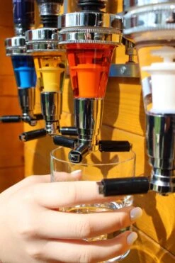 United Entertainment - Bar Butler Flessenhouder Wandmontage Voor 6 Flessen, Cocktail Drankdispenser Voor Man Cave Thuisbar Keuken, 53x11x36 Cm 22 United Entertainment - Bar Butler Flessenhouder Wandmontage Voor 6 Flessen, Cocktail Drankdispenser Voor Man Cave Thuisbar Keuken, 53x11x36 Cm -Skimask 800x1200 44