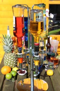 United Entertainment - Bar Butler Carrousel Flessenhouder Voor 4 Flessen, Draaibare Cocktail Drankdispenser Voor Man Cave Thuisbar Keuken, 51xø24.5 Cm -Skimask 800x1200 48