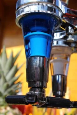 United Entertainment - Bar Butler Carrousel Flessenhouder Voor 4 Flessen, Draaibare Cocktail Drankdispenser Voor Man Cave Thuisbar Keuken, 51xø24.5 Cm -Skimask 800x1200 49