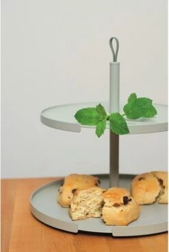 DesignBite Cake Stand - Etagere 2 Lagen Metaal Latte -Skimask 807x1200