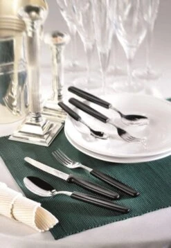 Victorinox Swiss Classic Tafelmessenset - 11cm - 3-delig - Zwart - Gekarteld - RVS En Kunststof 11 Victorinox Swiss Classic Tafelmessenset - 11cm - 3-delig - Zwart - Gekarteld - RVS En Kunststof -Skimask 827x1200