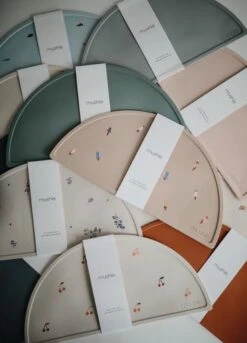 Mushie - Siliconen Placemats - Placemats - Shifting Sand -Skimask 865x1200 5