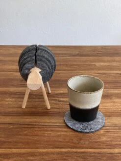 O.N. Der Zetter - Onderzetters Voor Glazen - Houten Rendier XL Met 12 Vilten Onderzetters - Groot - Rond - Donkergrijs - Bruin - Decoratie - Hittebestendig - Housewarming - Afscheid - Kado - Verjaardag - Man - Vrouw - Pasen Cadeau Feest Uniek 25 Euro 17 O.N. Der Zetter - Onderzetters Voor Glazen - Houten Rendier XL Met 12 Vilten Onderzetters - Groot - Rond - Donkergrijs - Bruin - Decoratie - Hittebestendig - Housewarming - Afscheid - Kado - Verjaardag - Man - Vrouw - Pasen Cadeau Feest Uniek 25 Euro -Skimask 899x1200 72