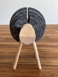 O.N. Der Zetter - Onderzetters Voor Glazen - Houten Rendier XL Met 12 Vilten Onderzetters - Groot - Rond - Donkergrijs - Bruin - Decoratie - Hittebestendig - Housewarming - Afscheid - Kado - Verjaardag - Man - Vrouw - Pasen Cadeau Feest Uniek 25 Euro 19 O.N. Der Zetter - Onderzetters Voor Glazen - Houten Rendier XL Met 12 Vilten Onderzetters - Groot - Rond - Donkergrijs - Bruin - Decoratie - Hittebestendig - Housewarming - Afscheid - Kado - Verjaardag - Man - Vrouw - Pasen Cadeau Feest Uniek 25 Euro -Skimask 899x1200 74