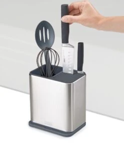 Joseph Joseph Surface Messenblok En Keukenhulphouder - Rvs - 18 X 20 X 13 Cm - Zilverkleurig -Skimask 939x1200